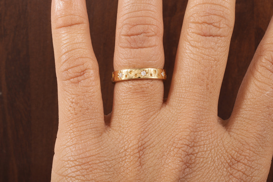 4 MM Wide Women’s Vintage Style Wedding Band, Floral Wedding Band