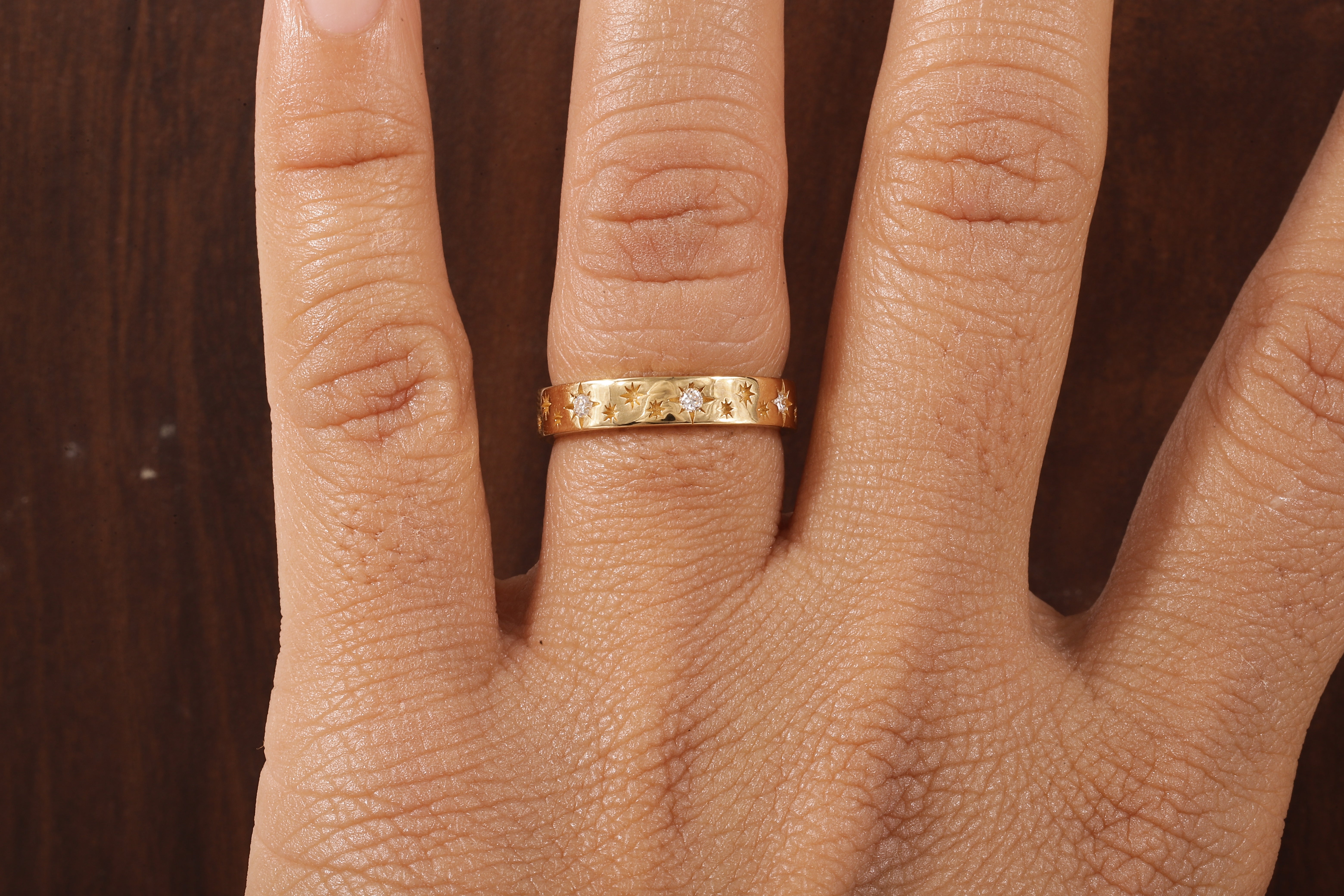 4 MM Wide Women’s Vintage Style Wedding Band, Floral Wedding Band