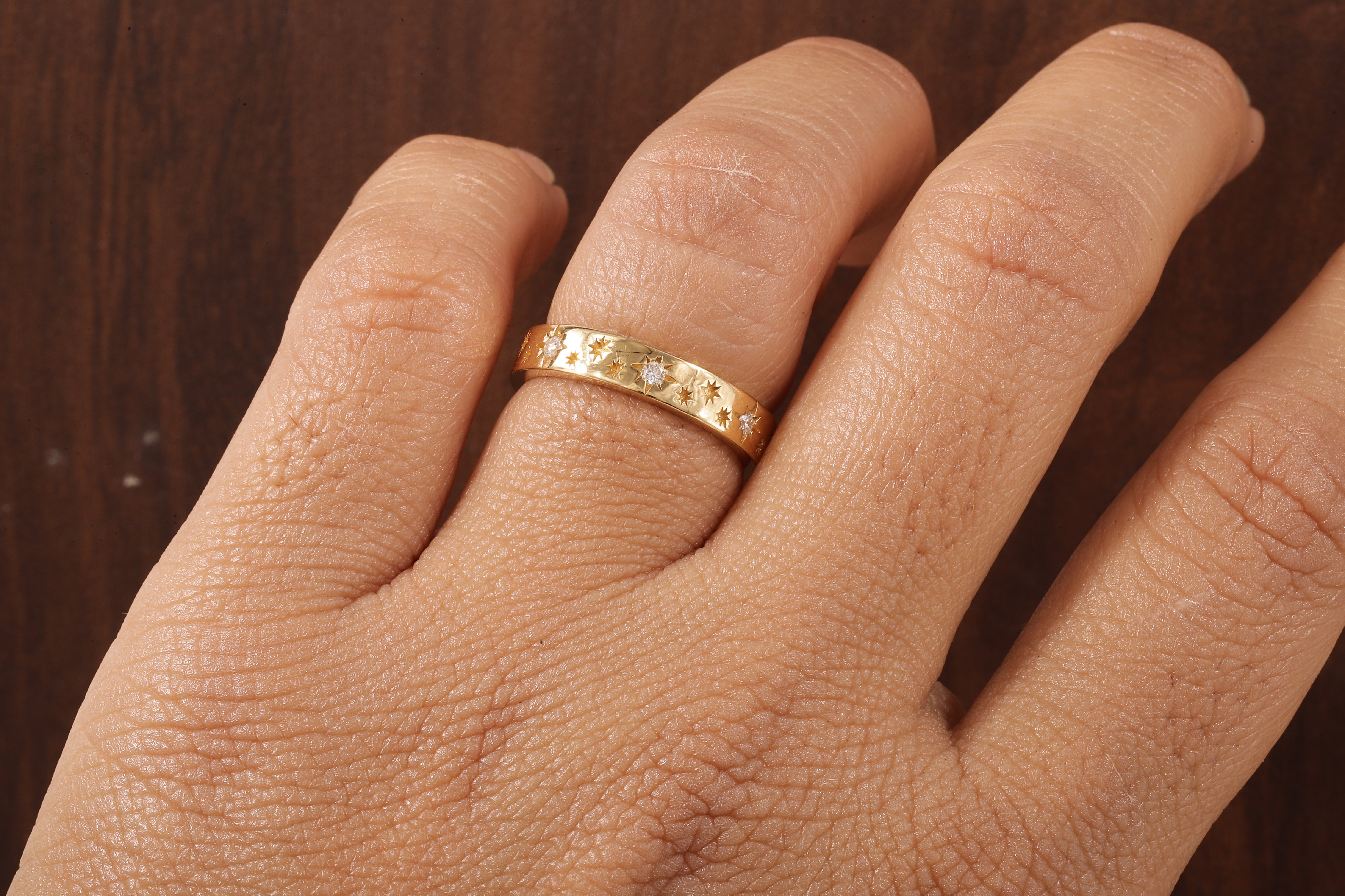 4 MM Wide Women’s Vintage Style Wedding Band, Floral Wedding Band