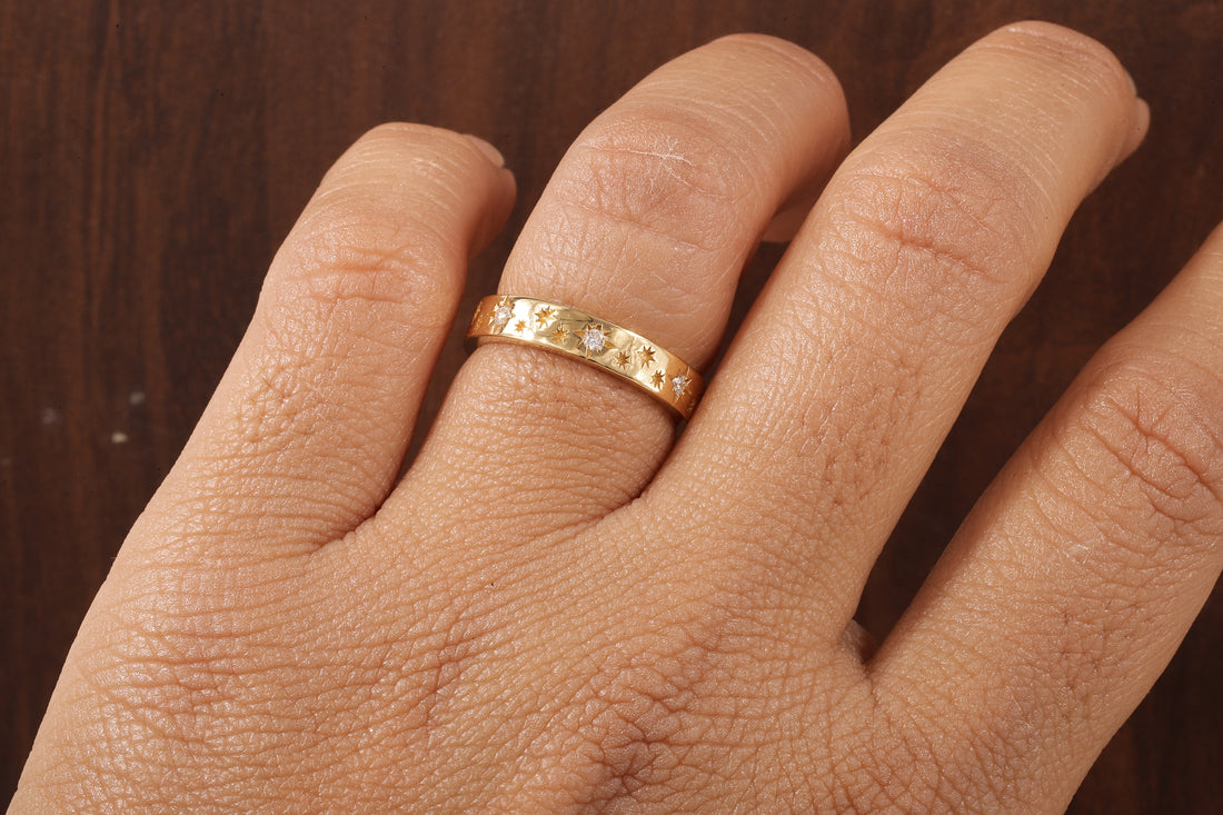 4 MM Wide Women’s Vintage Style Wedding Band, Floral Wedding Band