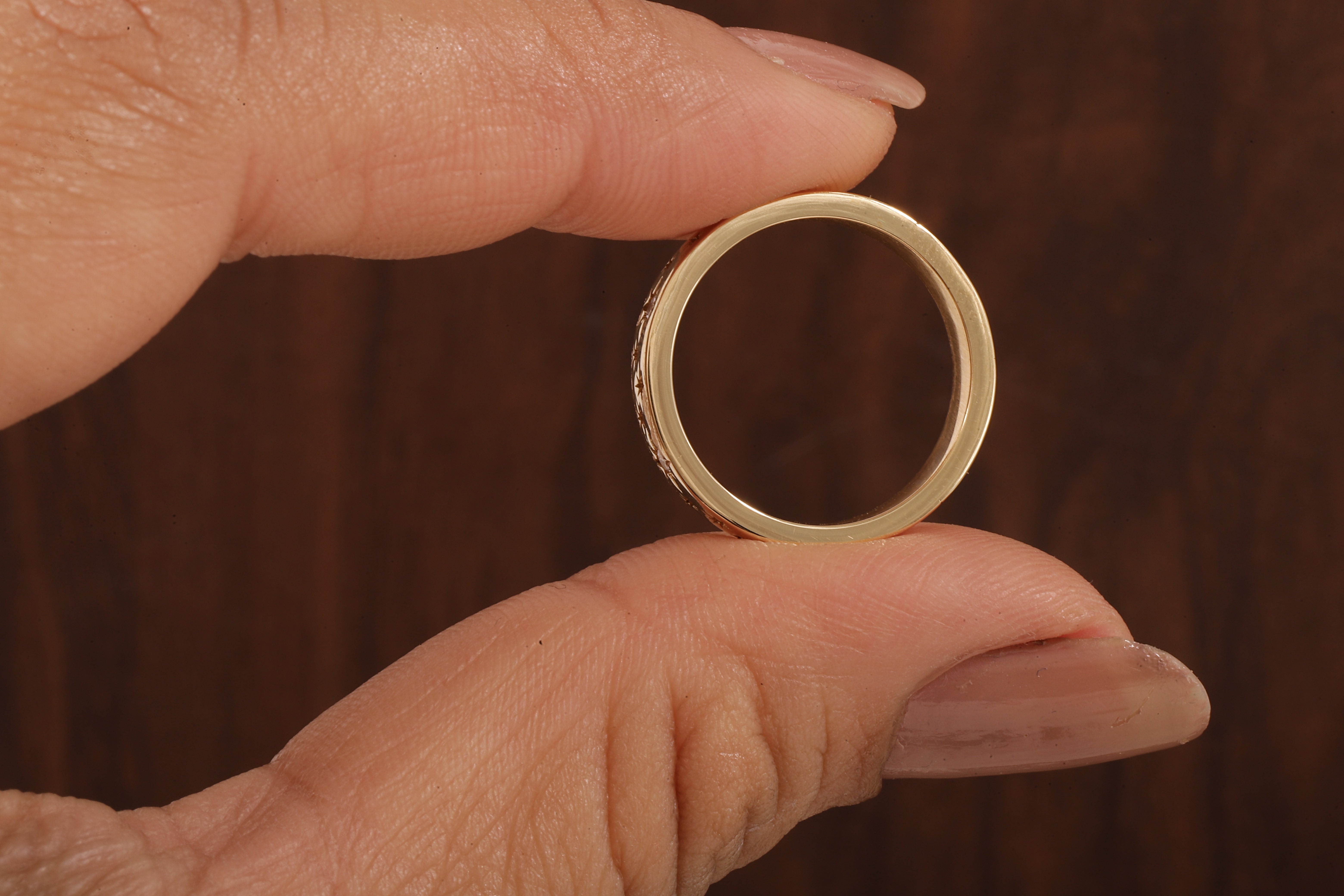 4 MM Wide Women’s Vintage Style Wedding Band, Floral Wedding Band