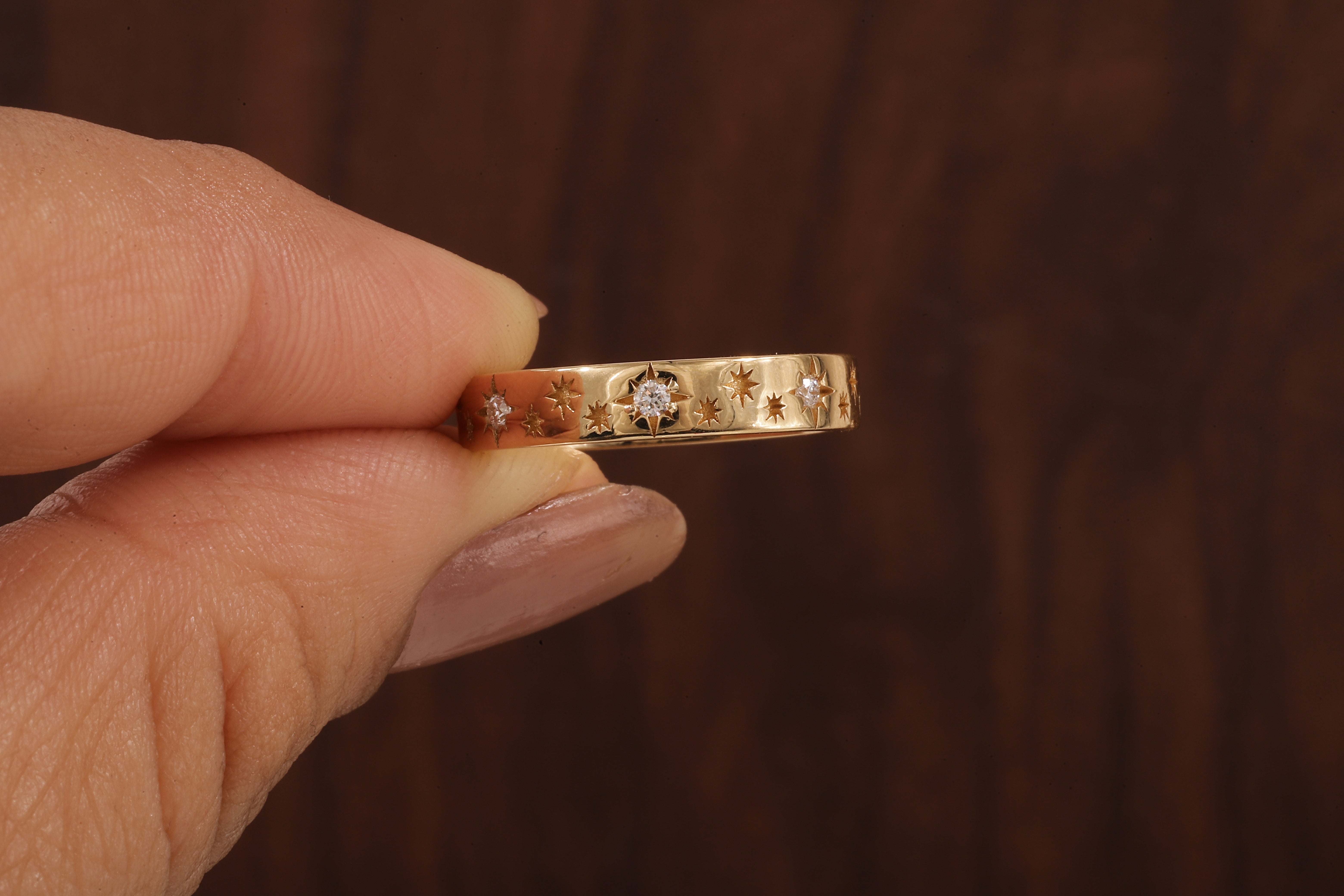 4 MM Wide Women’s Vintage Style Wedding Band, Floral Wedding Band
