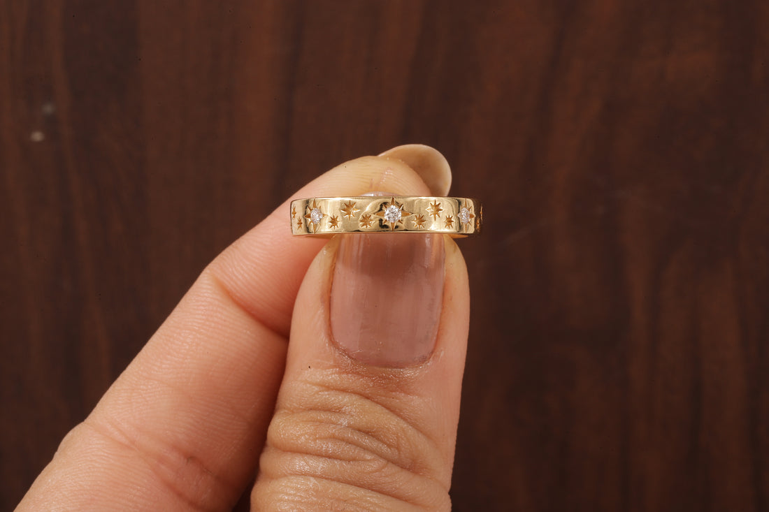 4 MM Wide Women’s Vintage Style Wedding Band, Floral Wedding Band